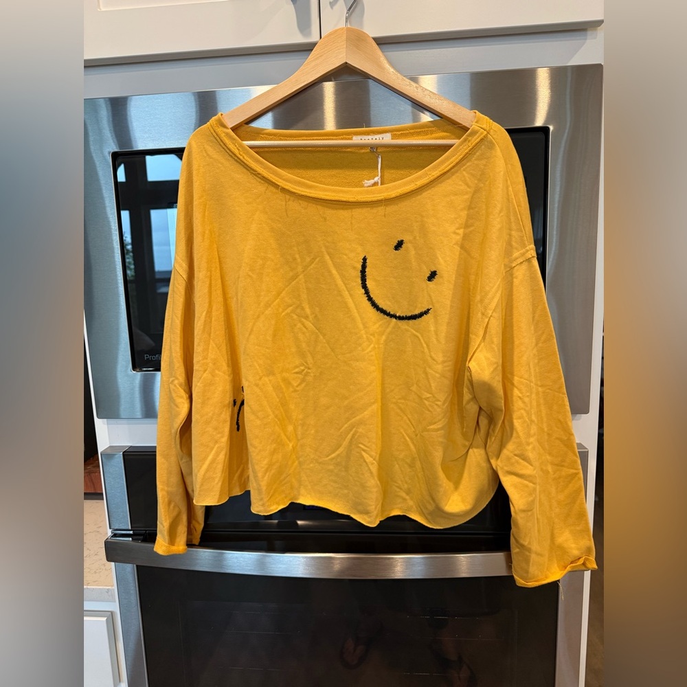 Bavely Smiley Face Cropped Long-Sleeve Top - Yellow